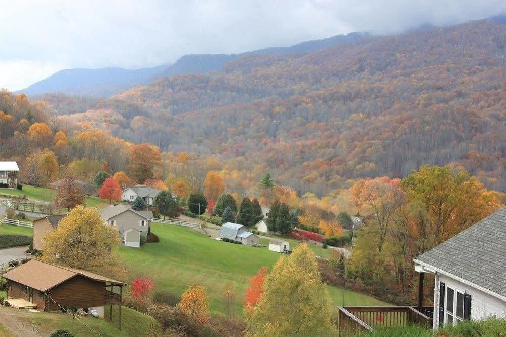 The Yellow House On Plott Creek Waynesville Exterior photo